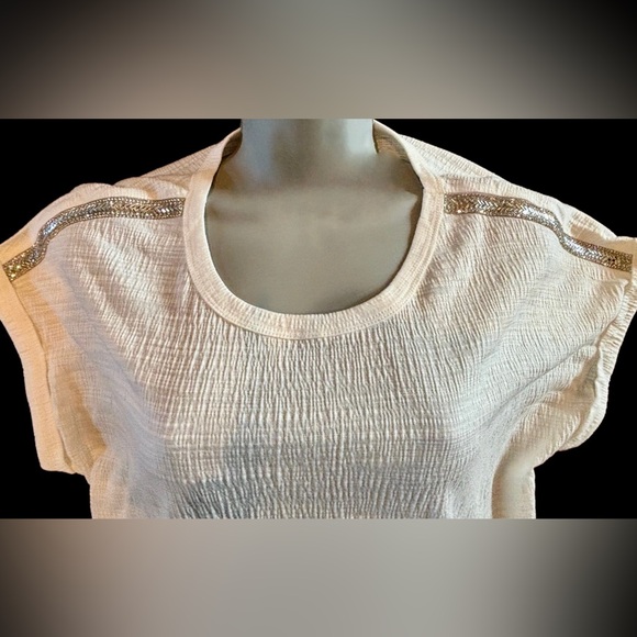 Cool soft white top with pretty silver beading at shoulders. Sz. XL - Picture 7 of 7